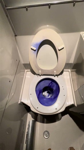Flixbus Prevost X3-45 toilet