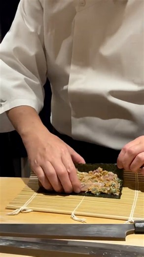 常連客にオススメされたツウな裏メニュー…イカアジ納豆巻きが旨すぎる。 #sushi #寿司