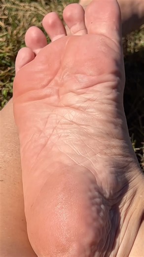 ☀️on my SOLES … Do you like it when I scrunch my soles or spread my toes? #foot #shorts #love #soles