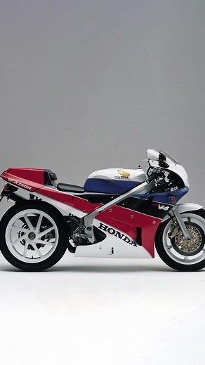 39K views · 1.8K reactions | Rebooting the RC30 for the 21st century. #rc30 #kardesign #hondarc30 #hondav4 #motokandi #braap #motorcycle | Kardesign | Facebook