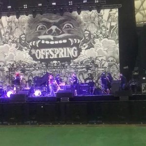 4K views · 108 reactions | ¡Hoy! ¡No te pierdas el último evento masivo antes de la cuarentena!⚡️ The offspring, Eterna Inocencia y Bbs Paranoicos juntos en el Movistar Arena. ️Aún quedan algunas entradas disponibles en puerta. 17:45 Bbs Paranoicos 19:15 Eterna Inocencia 21:00 The Offspring | Transistor | Facebook