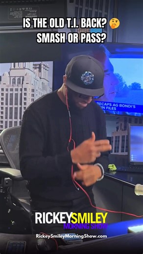 Is the old T.I. back? Smash or pass? Read More 👇⁣⁣ RickeySmileyMorningShow.com ⁣⁣ ⁣⁣ #RSMS #RickeySmileyMorningShow | 1053 RNB