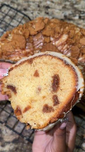Janelle | Biscoff Cookie Butter Pound Cake🍪🧈🍰 (Using boxed cake mix) RECIPE: 1 box @bettycrocker white or vanilla cake mix 1 cup @pillsbury all... | Instagram