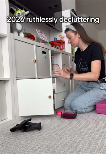 If your goal for 2026 is to ruthlessly declutter, start here 👇 \t1.\tThink about what the item is actually costing you. Stress, anxiety, visual clutter, and extra decisions every day all add up. \t2.\tAsk yourself if you will truly need or use it in the next year. If you can easily buy it again, let the store store it. \t3.\tDoes this item add real value to your life, or is it just taking up space? \t4.\tBe honest with yourself. If you are lying to yourself to keep it, pause and take a deeper l