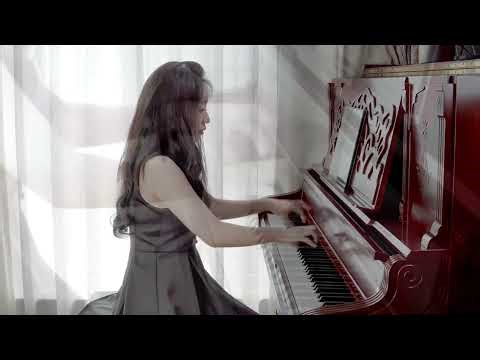 The piano plays ”The Sound of the Waves Is Still”. If the sound of the piano is still the same afte