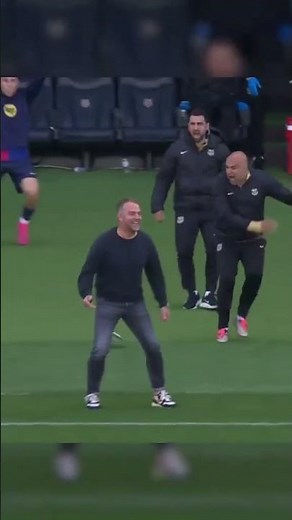 ADIÓS TABLET Uno de los asistentes del Barça, molesto porque no hubo penal sobre Dani Olmo 😭 #Shorts