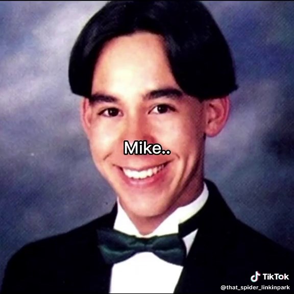 Linkin Park Mike Shinoda bored — quick fan freestyle