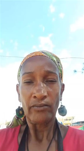 HOLDING A VIBES...BLACK RIVER PARK. PON DI JUGGLING