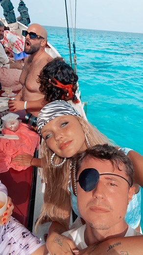 Alexander Koslowski | RANDOM 👽 Ist das Humor oder kann das weg? Danke an alle für die schöne Zeit 🙏🏻♥️🙌🏼 | Instagram