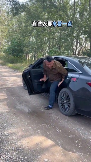 Reunited with Old Classmates: Heartwarming Surprises Unveiled