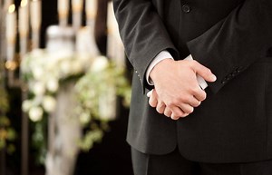Navigating Funeral Etiquette: Guidance for Estranged Family Members | LoveToKnow