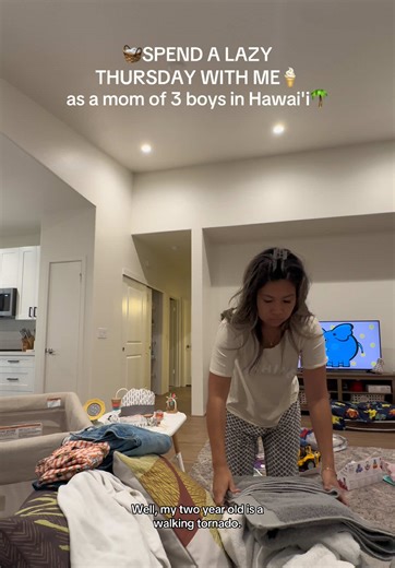 yallll don’t judge my house rn, we are still getting settled lol and I need more furniture still. Just waiting on the right pieces. lol #ditl #momlife #hawaii #momof3 #momvlog