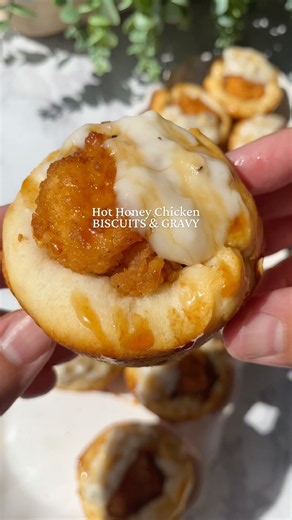 Hot Honey Chicken biscuits & gravy✨ #shorts #recipe