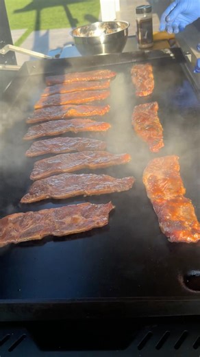 Asian Honey Bourbon Beef Short Ribs on the Weber Griddle 🔥 | 6 Minute Cook! #weberslate #bbqbeef