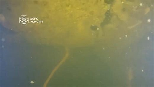 💪 Divers from Ukraine’s State Emergency Service conducted a unique underwater operation in −15°C weather. Due to Russian shelling, one of Kyiv’s thermal power plants was flooded after a pipe was damaged. That complicated repairs to equipment that supplies heating and electricity to thousands of homes in Kyiv. The divers operated for six days in icy water and under extreme conditions. They managed to stop the water leak, allowing energy workers to begin restoration work at the facility. 📽️: Fac