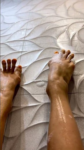 Spreading those toes! #feet #higharches #pointing #toes (#hard_pointe_queen, Goddes at Instagram)