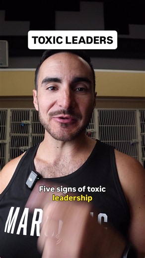 Toxic Leadership Signs: 12 Common Red Flags in Leaders