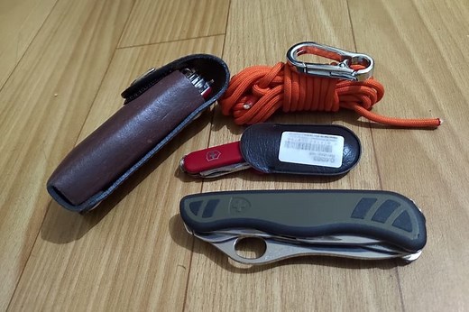 Various Ways Of Carrying A Swiss Army Knife | GearPersonal