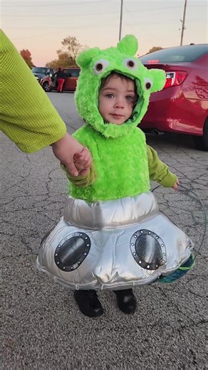 atlana the alien 👽😇 #fyp #viral #halloween #baby #toddler