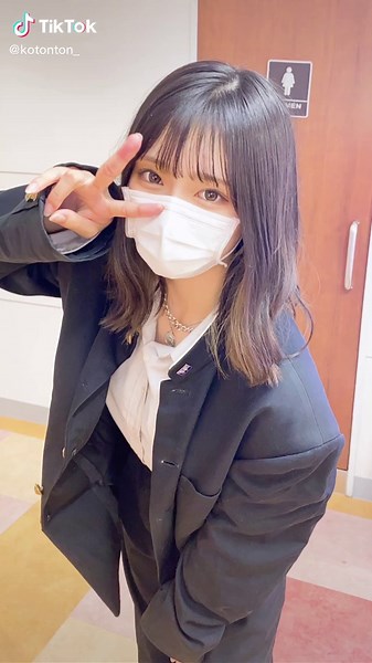 マスク外す 写真 マスク外します 写真ガーゼマスク女子 加工写真