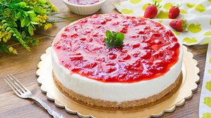 NUOVA RICETTA 💙CHEESECAKE ALLE FRAGOLE Una torta senza cottura facilissima da preparare, impreziosita da una golosa salsa alle fragole😘 SCOPRI DI PIU' ➡ https://www.fattoincasadabenedetta.it/ricetta/cheesecake-alle-fragole2-2/ Ricetta in collaborazione con Paneangeli | 55Winston55