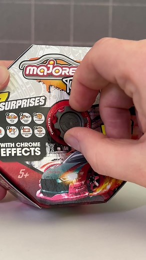 Majorette Tune Ups Série 2 - Mais uma miniatura surpresa! Essa série da @majorettebrasil trás uma miniatura surpresa, entre 18 possíveis modelos, com diferentes níveis de raridade, e mais acessórios extras para a miniatura. Miniatura em Diecast escala 1:64 #majorettediecast #miniatura #diecast #hotwheels #diecastcollector #carros