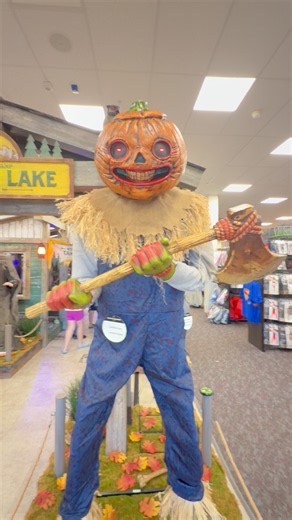Pumpkin Punisher in store demo! #spirithalloween #animatronics #pumpkin #jumpscare