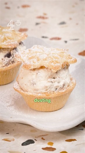 Mince Pie Ice cream Sandwich #christmasdesserts #desserts #mincepies #icecreamsandwich #icecream