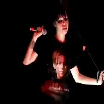 Crystal Castles - Alice Practice Live At Silbergold Frankfurt 2007