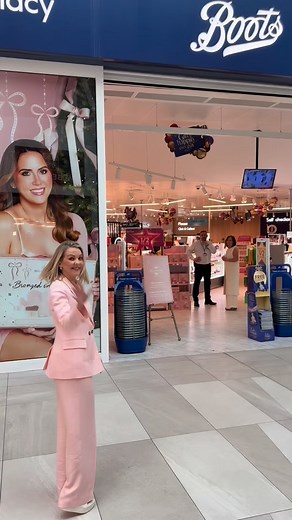 We are having an AMAZING few days showcasing all of our 2025 Christmas Gift Sets on offer in @boots.ireland at @liffeyvalleyshoppingcentre ✨ The Bellamianta team are in the Boots Liffey Valley store all weekend with lots of prizes and offers PLUS the first 50 customers each day that spend €35 will receive a FREE goody bag worth €40!🎁 Didn’t make it in to see us yet? Don’t worry, we are still here today and tomorrow, pop by, say hi and start your Christmas shopping early with us!💕 #bellamianta 