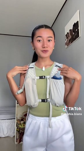 Replying to @lian_nnnpi fits everything I need for runs and hikes! 🎒⛰️ #hikingvest #runningvest #hikingbag #recommendations #hikingessentials