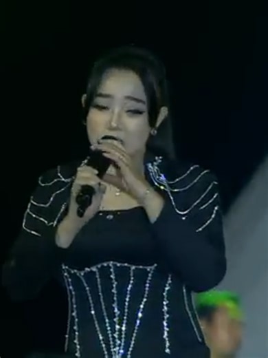 Cinta Merah Jambu: Konser Tahun Baru di Ancol Jakarta