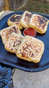 Flatbread/Stuffed Paratha 🌙 Dough Ingredients •2 cups all-purpose flour (240 g) •½ teaspoon salt (3 g) •2 tbsp olive oil or melted butter (28 g) •½ cup warm water,(120 ml / 120 g) •1 tbsp oil, for coating dough balls (14 g) 🥩 Filling Ingredients •1 pound ground turkey or any protein (450 g) •1 cup chopped mushrooms (100 g) •1 cup chopped onion (150 g) •1 cup chopped bell peppers (120 g) Seasoning •1 teaspoon garlic powder (3 g) •2 teaspoons paprika powder (6 g) •1 teaspoon mixed herb spice (3 