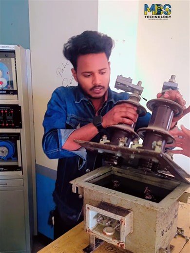 Electric Line Reactor কি? | Reactor এর কাজ ও ব্যবহার সহজভাবে | Electrical Basic এই ভিডিওতে আমি Electric Line Reactor সম্পর্কে সহজভাবে ব্যাখ্যা করেছি। রিয়েক্টর কী, এটি কোথায় ব্যবহার হয় এবং ইলেকট্রিক লাইনে এর কাজ কী—এই বিষয়গুলো শর্ট ভিডিওতে দেখানো হয়েছে। ⚡ Reactor সাধারণত ব্যবহার করা হয় – • ভোল্টেজ স্ট্যাবিলিটি বজায় রাখতে • শর্ট সার্কিট কারেন্ট কমাতে • পাওয়ার সিস্টেমকে প্রোটেক্ট করতে যারা ইলেকট্রিক্যাল বা টেকনিক্যাল কাজ শিখতে চান তাদের জন্য এই ভিডিওটি খুবই উপকারী। 📌 Channel: MBS Technolog