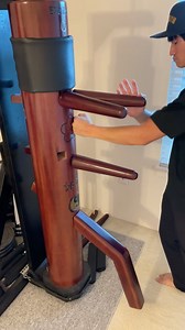 JKD Flow Drill on wooden dummy and reaction training with training partner. Block and redirect straights, wide hooks, backhands, low hooks and low straights using the blocking flow and counter back with the same attack. . . . . . . . . . . . . #wingchun #ipman #jeetkunedo #jkd #martialarts #kungfu #wushu #boxing #fencing #kickboxing #woodendummy #karate #judo #jiujitsu #mma #bjj #muaythai #brucelee #selfdefense #kravmaga #ninjutsu #kali #escrima #arnis #silat #tkd #taekwondo #hawaiianselfdefense