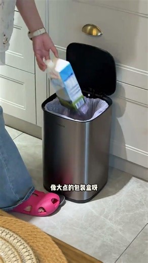 Revolutionize Kitchen Waste Disposal with Our Pedal Trash Can
