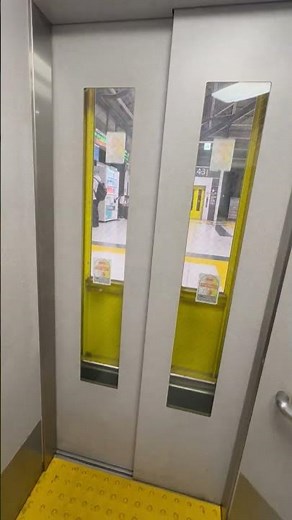 Elevator on platform 1 and 2 at JR Sakura Station #railway #elevator