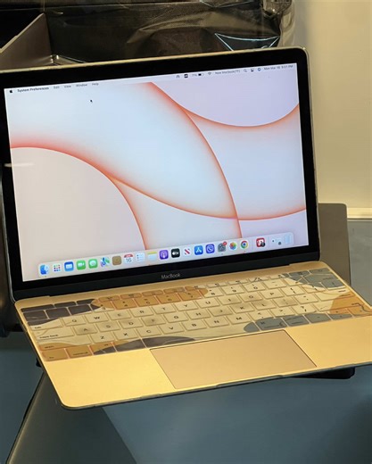 Macbook Neo လိုမျိုးလည်းကိုင်ချင်တယ် / ဈေးလည်း၁၀သိန်းစွန်းစွန်းပဲသုံးမယ်ဆို ဒီအလုံးလေးကို အမြန်လာဝယ်လိုက်တော့နော် ✅#foryoupage #creatorsearchinsights #fypシ゚viral #Laptop #Sanchaung