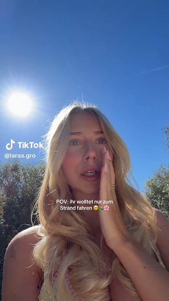 Süße Schildkröten-Begegnung am Strand