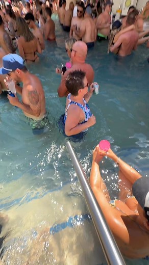 770K views · 2.4K reactions | Go Pool at Flamingo Las Vegas 囹 | Vegas Must Try | Facebook