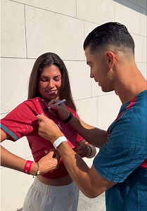 The signature I've been waiting for all my life 😍 I was soooo nervous, you can not imagine. But we did it! Forever grateful, siuuuuuuu! 🐐