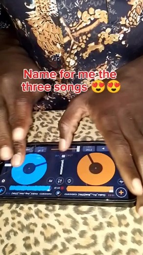 Learn how to mix and play songs with smooth scratches and transitions on Cross DJ pro app