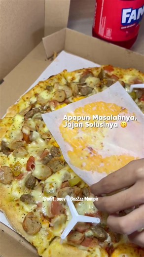 Wajib cobain best Volcano Meatmax kejunya lumer bgt ditambah Free 1 Soft Drink seliter!😭 Ambil vouchernya sekarang juga lewat Tag Lokasi pada video ini ya & tukarkan scan barcode nya keseluruh Domino’s Pizza terdekat ditempat kalian✨ #rayapenuhrasa #RamadhanDiTiktok #vouchertiktok #dominospizza #volcanomeatmax