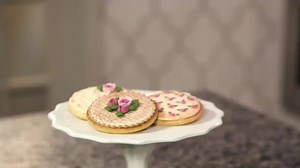 18K views · 425 reactions | Get unlimited access to 16 cookie-decorating tutorials: from antiquing techniques to rose embellishments - this online class covers it all! | Craftsy | Facebook