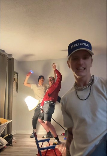 💃 #triplets #tripletsoftiktok #tripletlife #lalala #identical