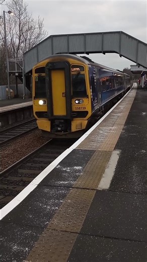 158739 leaves Dalmeny bound for Leven #shorts #train #class158 #britishrail #subscribe.