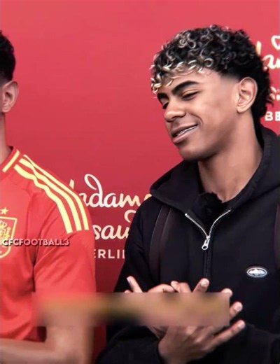 Lamine & Neymar's Meeting Their Statue... 😂