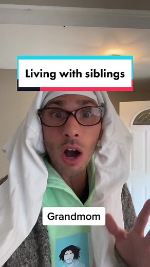 Living with Siblings: The Piggy Go Showdown