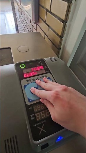 수도권 경의중앙선 응봉역 교통카드 개표영상