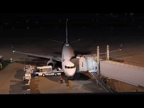 新潟空港でANA JA80AN（B737-800）到着！夜の地上作業シーン